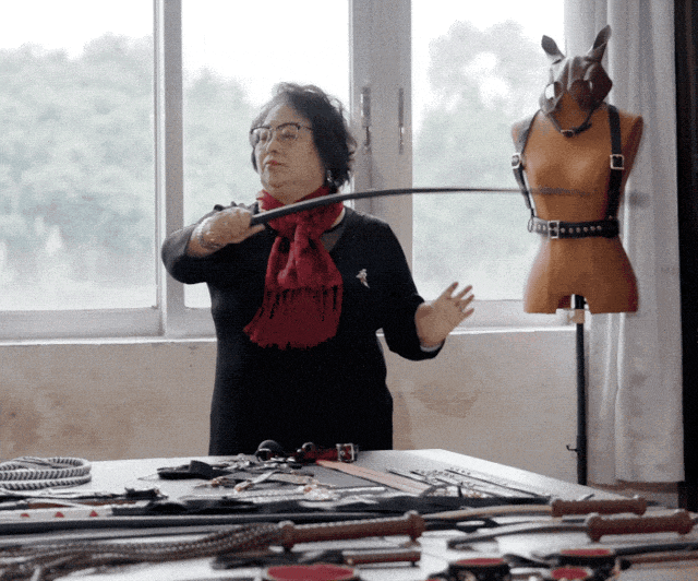 正在测试道具的丽莎/ 图源:一条